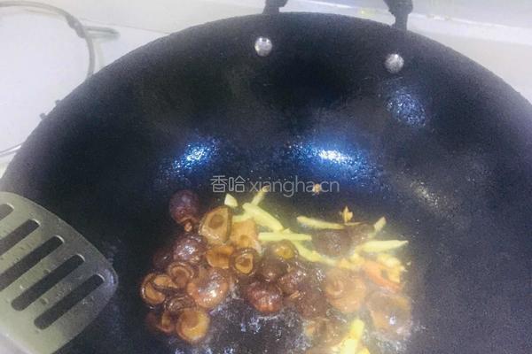 小香菇青椒炒豆干的做法图解5