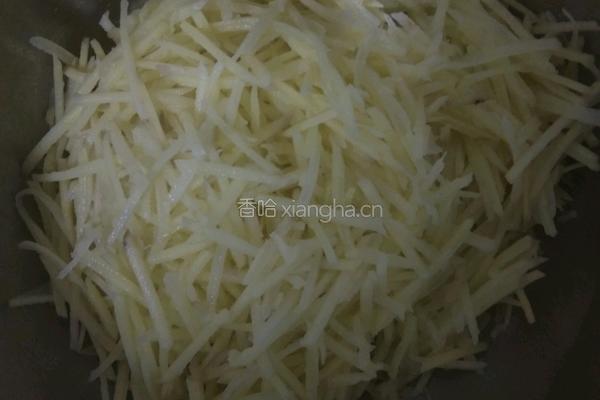 土豆丝饼的做法图解1