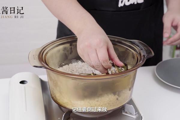 盐焗大闸蟹的做法图解6