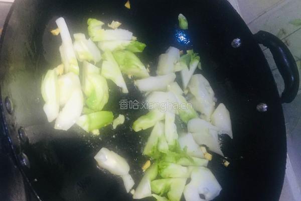 鸡蛋儿菜炒火腿肠的做法图解5
