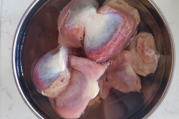 酸辣鸡杂的做法图解1