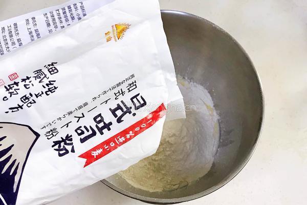 奶香面包的做法图解2