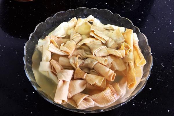 油腐乳红烧肉炖干豆结的做法图解12
