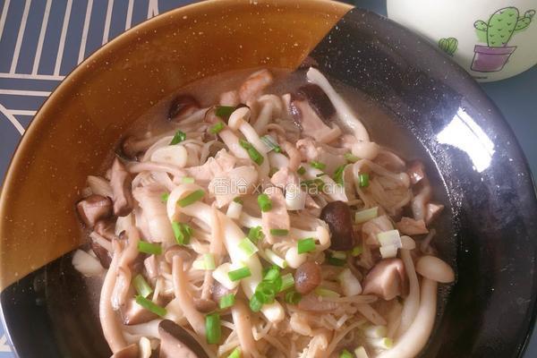 三鲜爆炒金针菇的做法图解5