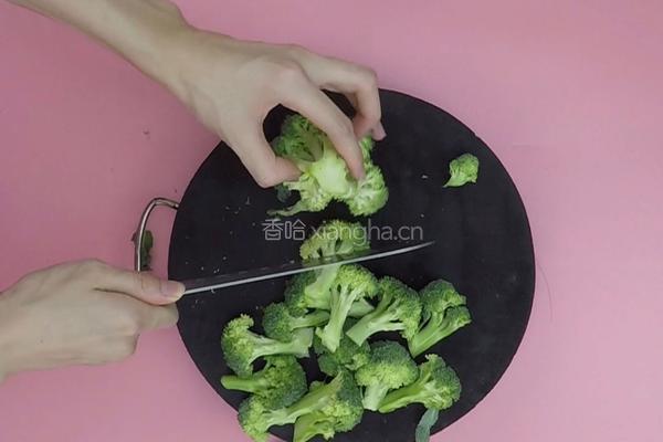 西蓝花豆腐蛋羹的做法图解2