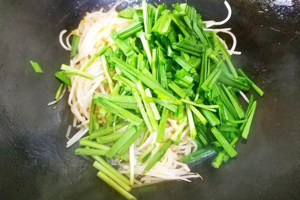 韭菜炒豆芽的做法图解7