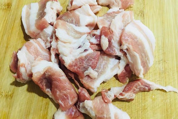 辣白菜炒五花肉的做法图解1