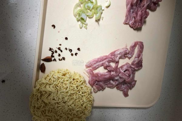 雪菜肉丝面的做法图解1