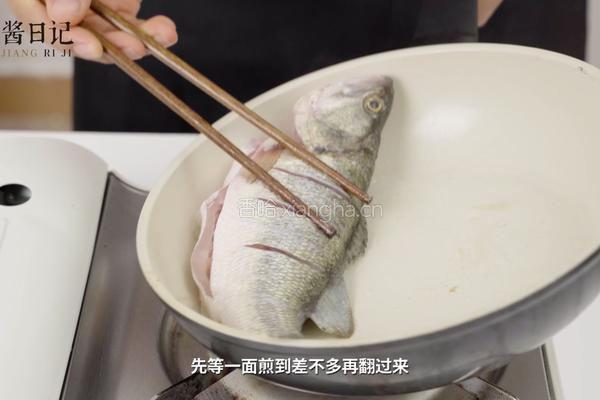 红烧鲈鱼（简单快手）的做法图解2