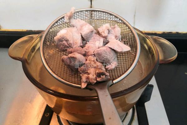 胡萝卜山药排骨汤的做法图解6