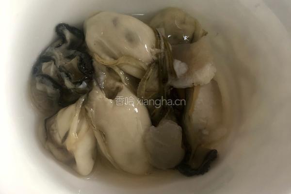 海鲜粥的做法图解1