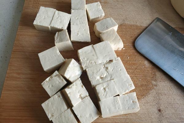 小白菜蚶子豆腐汤的做法图解1