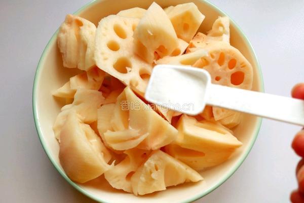 莲藕炖鸡汤的做法图解5