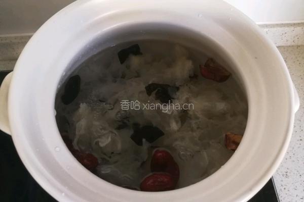 红枣桂圆双耳汤的做法图解8