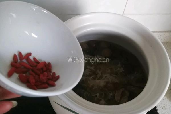 红枣桂圆双耳汤的做法图解10