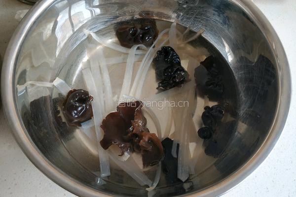 白菜五花肉炖冻豆腐的做法图解2