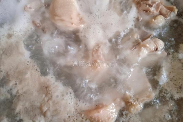 红枣山药煲鸡汤的做法图解2