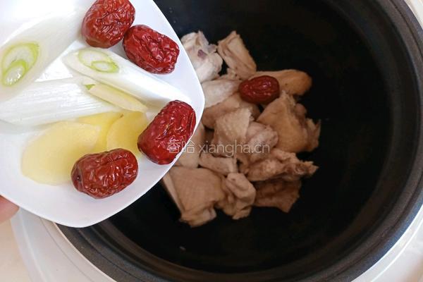 红枣山药煲鸡汤的做法图解5