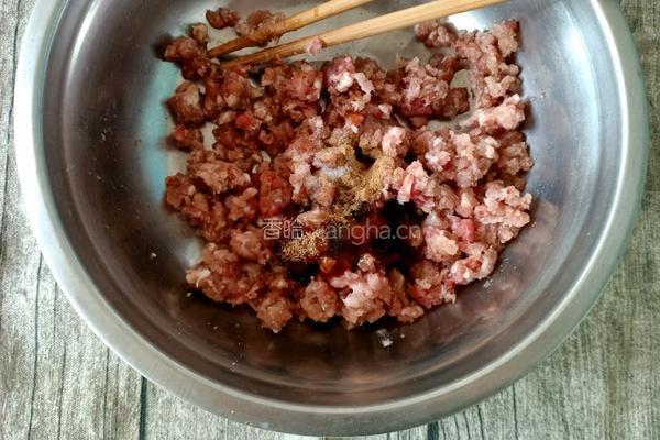 萝卜丝丸子汤的做法图解1