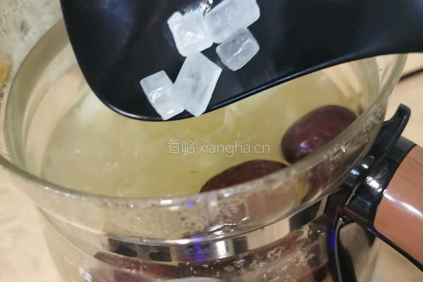 银耳百合雪梨红枣汤的做法图解10