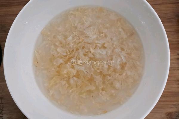 苹果银耳红枣汤的做法图解1
