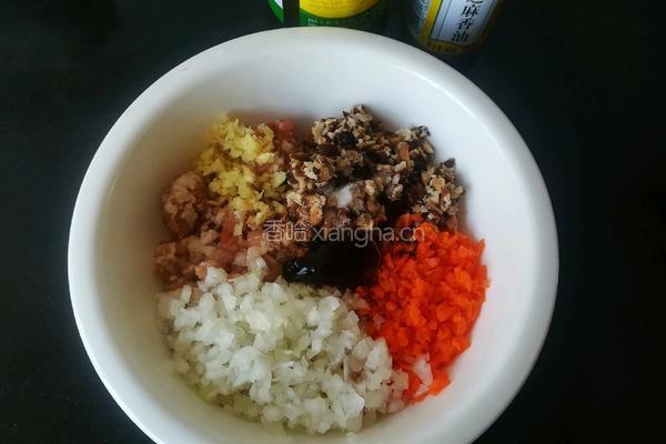 白菜肉卷的做法图解1