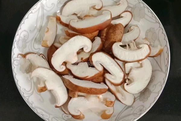 菌菇紫菜蛋花汤的做法图解2