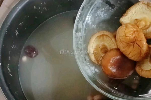 瑶柱花生猪肚汤的做法图解11