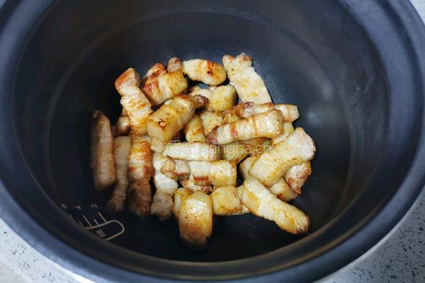 红烧肉烧土豆的做法图解3