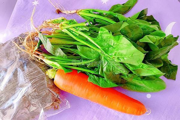 菠菜胡萝卜海带汤的做法图解2