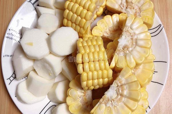 玉米山药排骨汤的做法图解2
