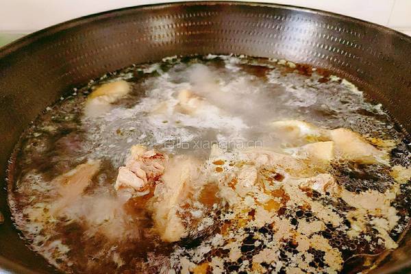 红枣海鲜菇鸡汤的做法图解3