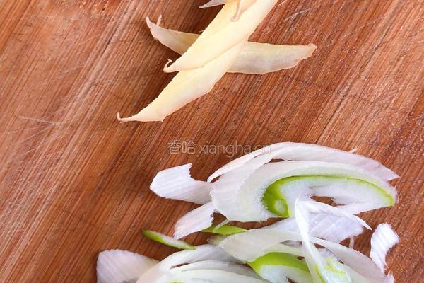 猪肉炖粉条的做法图解3