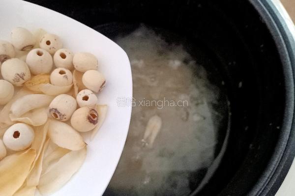 火龙果银耳莲子汤的做法图解9