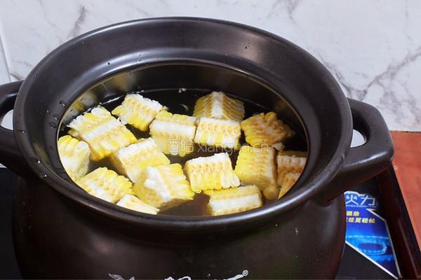 冬瓜玉米排骨汤的做法图解4