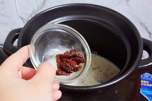 桃胶皂角米炖牛奶的做法图解10