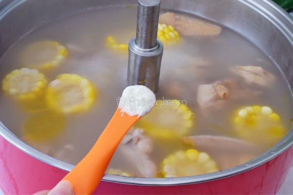 玉米板栗鸡汤的做法图解5