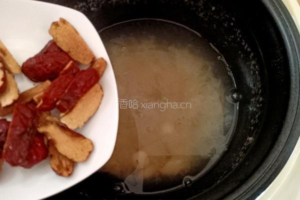 红枣莲子银耳汤的做法图解11