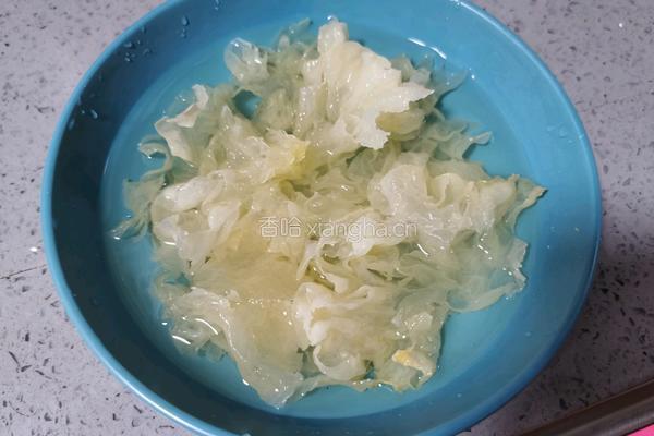 银耳紫薯羹的做法图解1