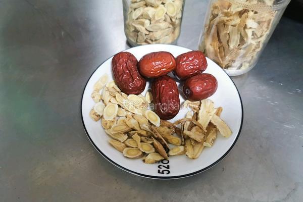 黄芪当归土鸡汤的做法图解4