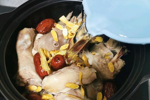 黄芪当归土鸡汤的做法图解5