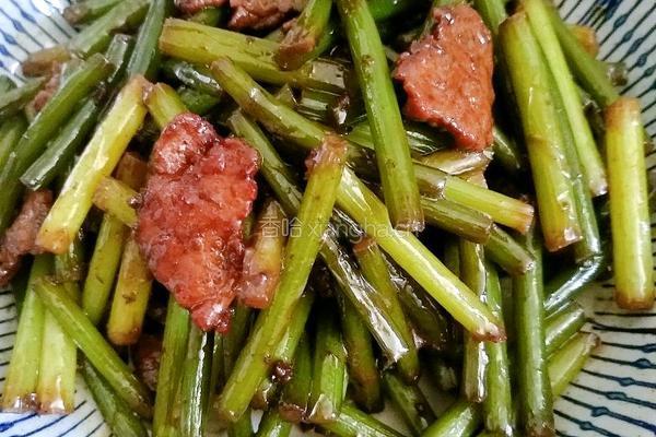 快手好吃的下饭菜蒜苔炒肉的做法图解7