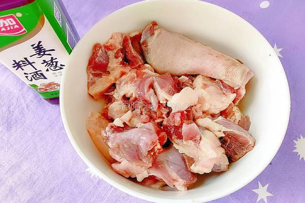 白萝卜紫菜鹅肉汤的做法图解4