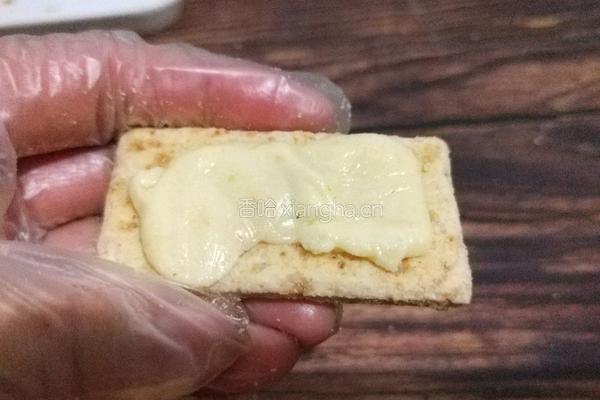 咸蛋黄肉松牛轧酥的做法图解7