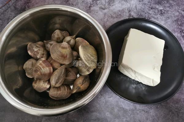 蛤蜊豆腐汤的做法图解1