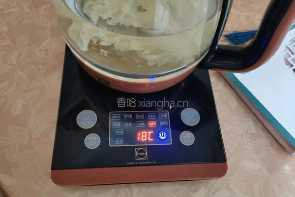 银耳莲子石榴汤的做法图解3