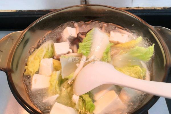 蟹味菇白菜豆腐汤的做法图解13