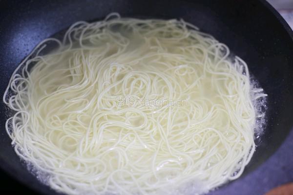 青椒鸡蛋拌面的做法图解5