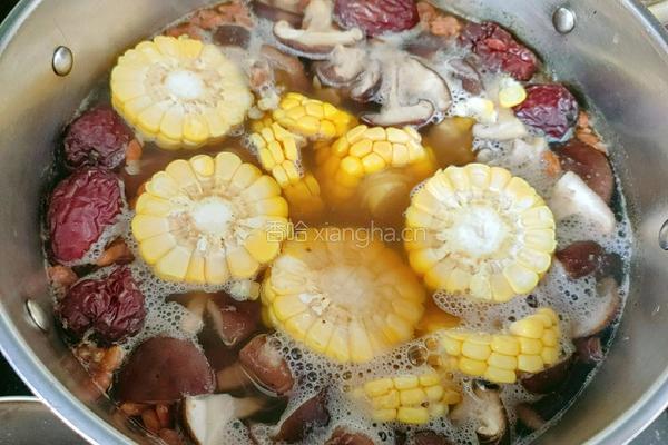 香菇玉米牛骨头汤的做法图解13