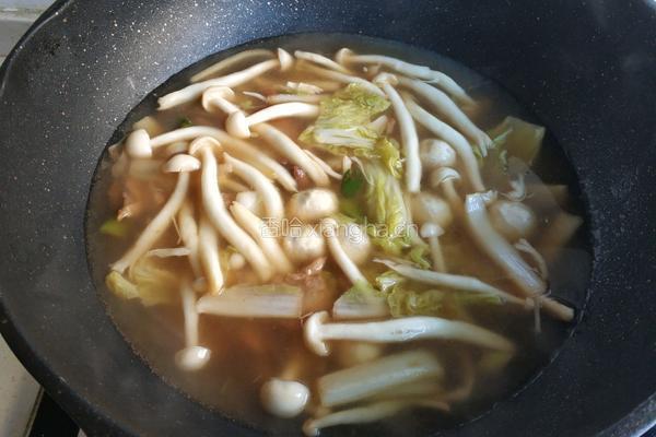 娃娃菜海鲜菇丸子汤的做法图解13
